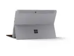Vue arrière de la Microsoft Surface Go 4 Business platine, pied intégré déployé pour poser la tablette